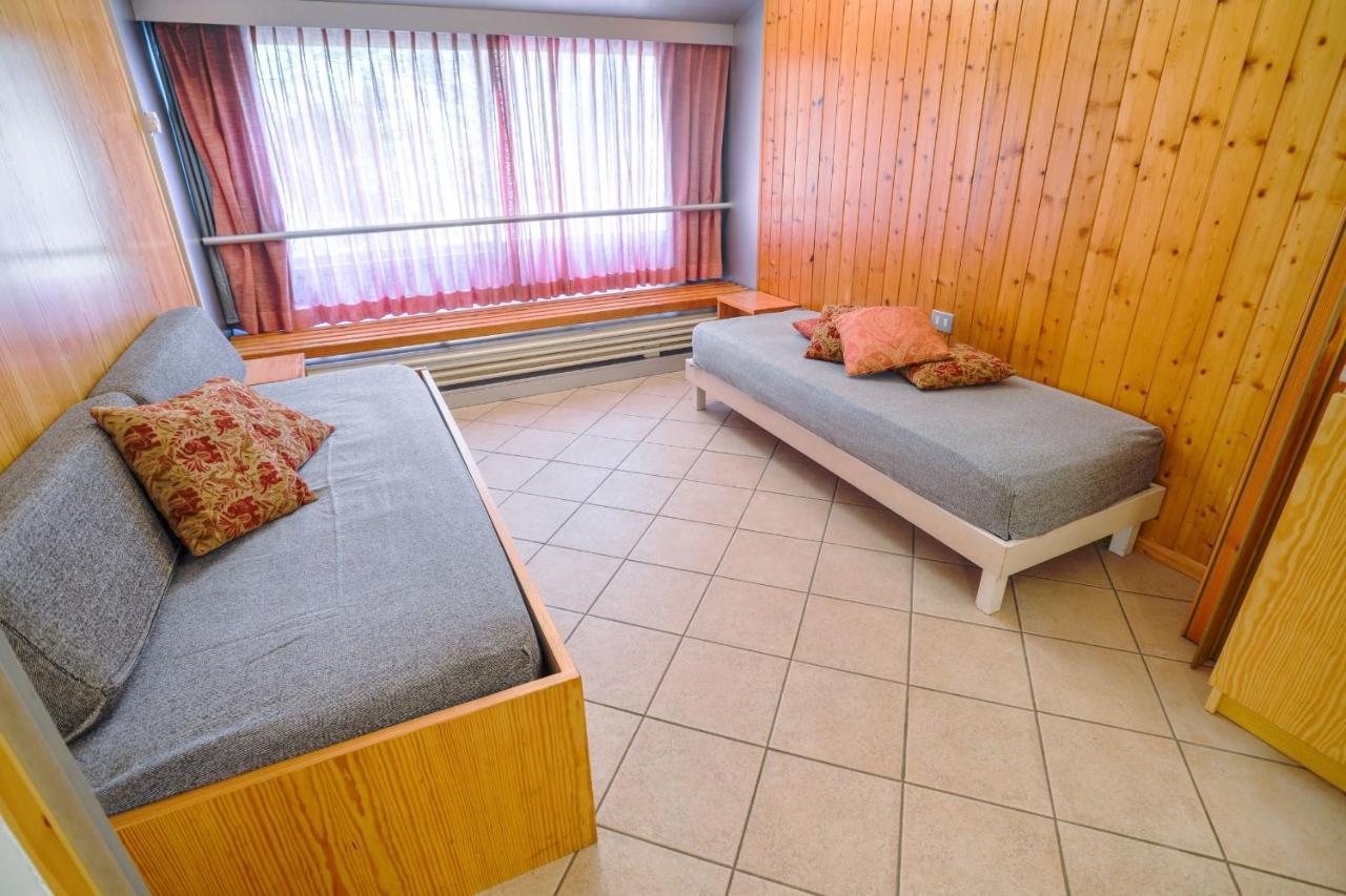 Res. Sole Alto Appartamenti Solandra Mezzana  Bagian luar foto