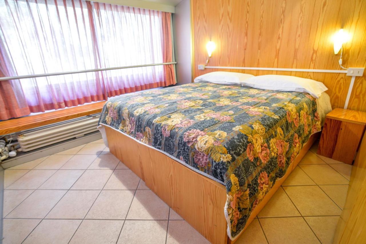 Res. Sole Alto Appartamenti Solandra Mezzana  Bagian luar foto