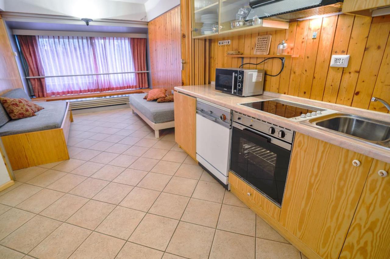 Res. Sole Alto Appartamenti Solandra Mezzana  Bagian luar foto