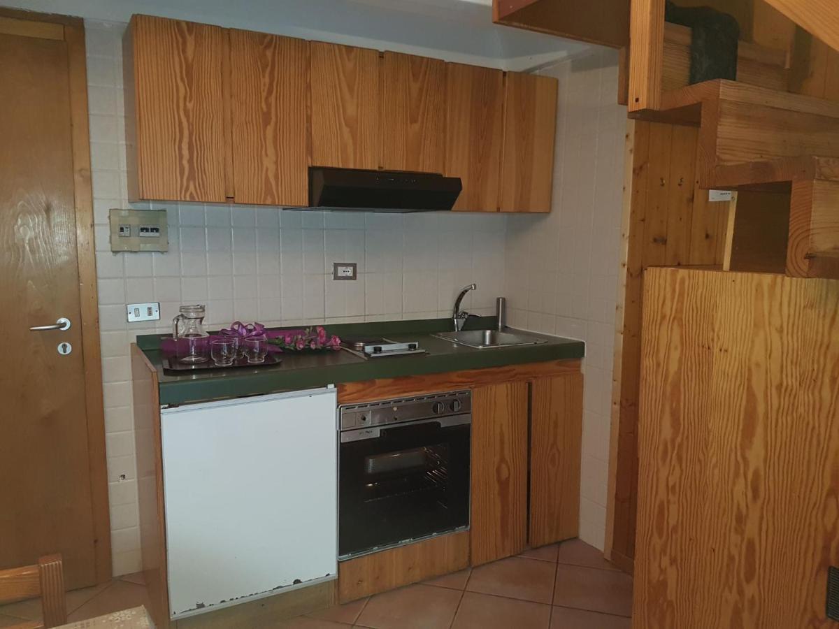 Res. Sole Alto Appartamenti Solandra Mezzana  Bagian luar foto