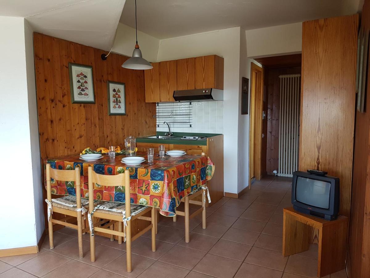 Res. Sole Alto Appartamenti Solandra Mezzana  Bagian luar foto