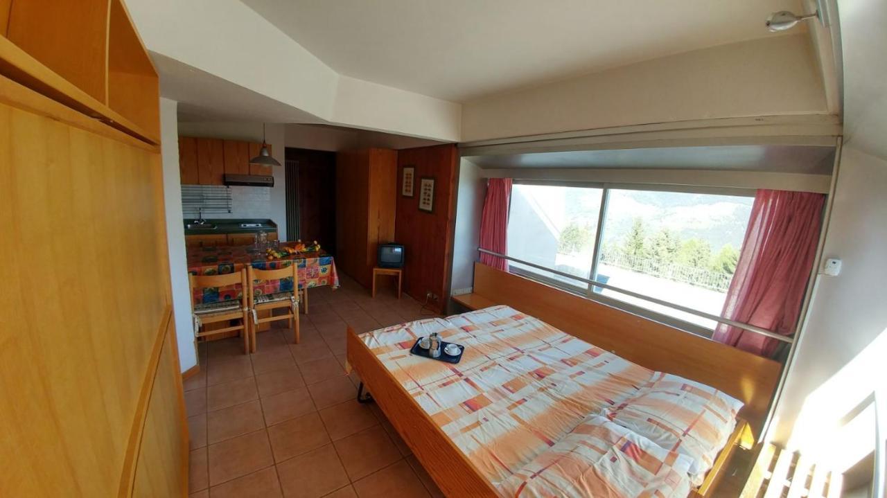 Res. Sole Alto Appartamenti Solandra Mezzana  Bagian luar foto